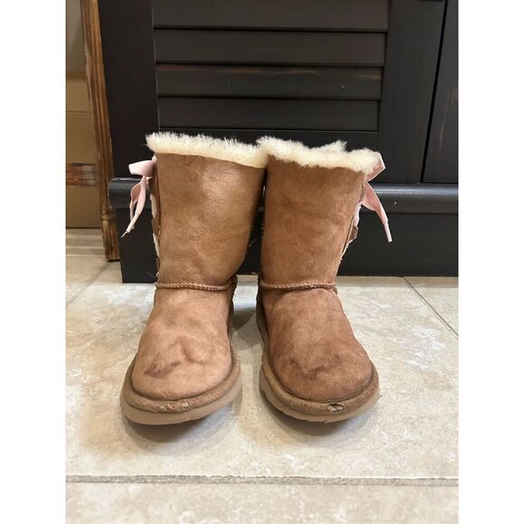 UGG little girl boots - Picture 1 of 9